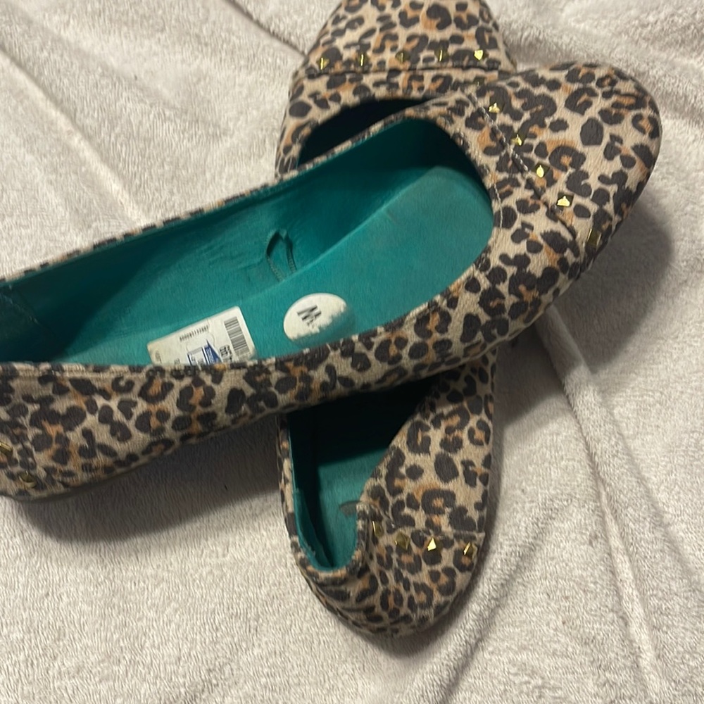 Report leopard flats